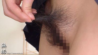 【倉本すみれ 専属デビュー】無垢な制服美少女とオジサン 黒髪剛毛少女の魅力を再発見する王道SEXレビュー eroav