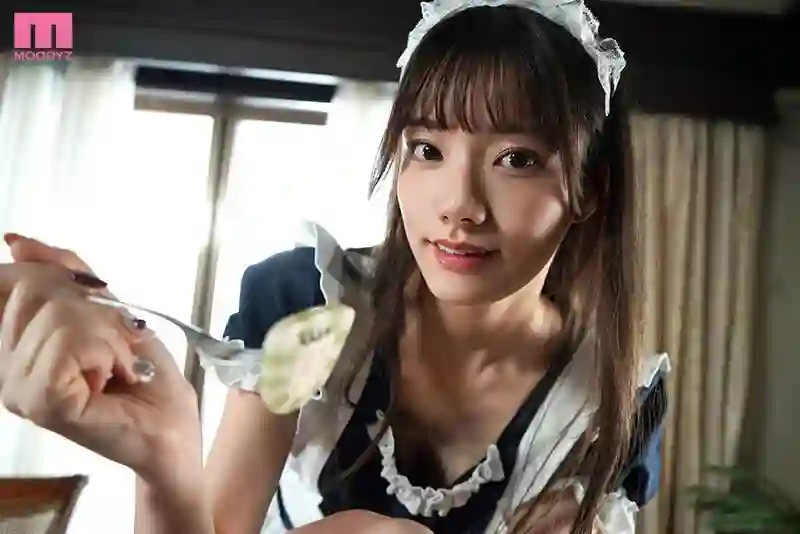 宮下玲奈のメイド姿の画像